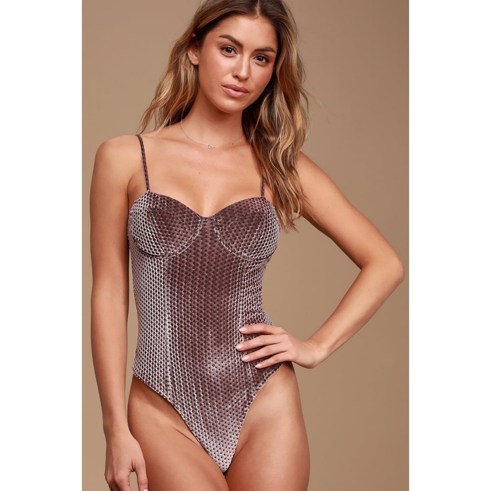 Lulu's Velvet Bodysuit in Taupe